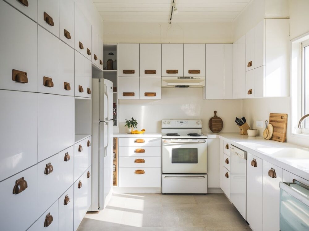 Białe szafki kuchenne